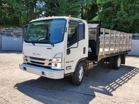 New 2024 Isuzu NPR HD image 1