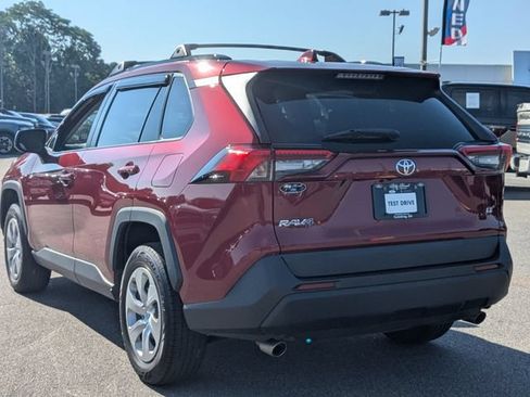 Used 2021 Toyota RAV4 LE FWD image 5