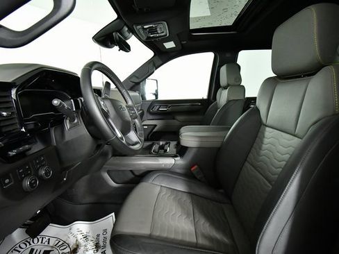 Used 2025 Chevrolet Silverado 2500 ZR2 w/ Technology Package image 5