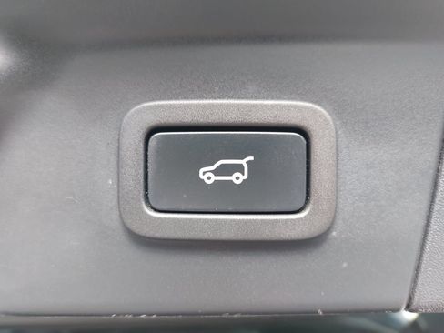 Used 2022 Land Rover Range Rover Velar S AWD/4WD image 13