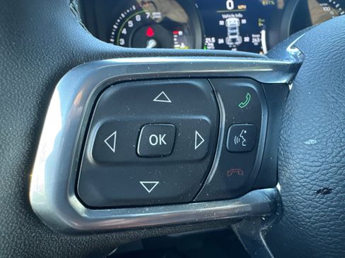 Used 2025 Jeep Wrangler Unlimited Sahara w/ Safety Group AWD/4WD image 30