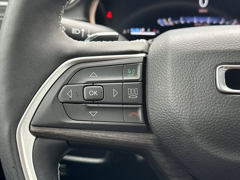 Used 2024 Jeep Grand Cherokee Limited w/ Luxury Tech Group II image 31