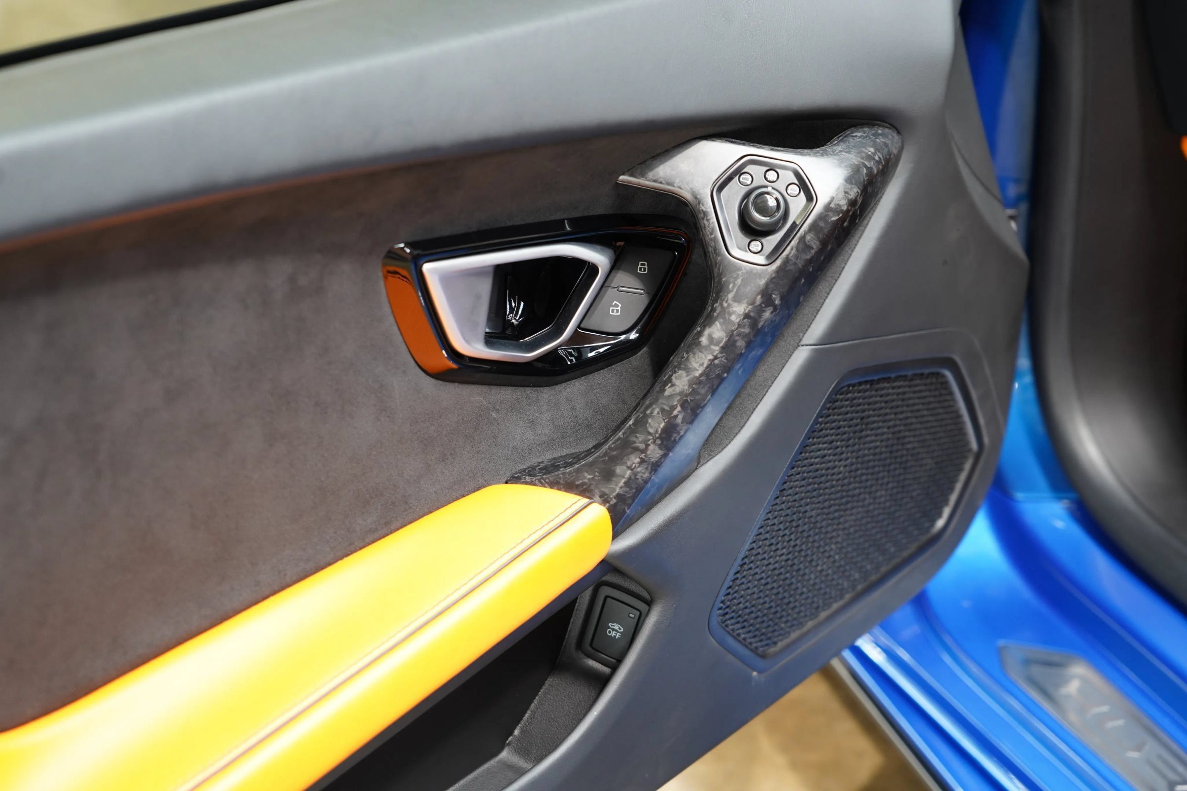 Used 2020 Lamborghini Huracan EVO RWD image 42