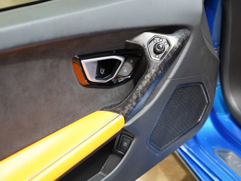 Used 2020 Lamborghini Huracan EVO RWD image 42