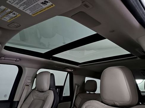 Used 2022 Lincoln Navigator Reserve AWD/4WD image 18