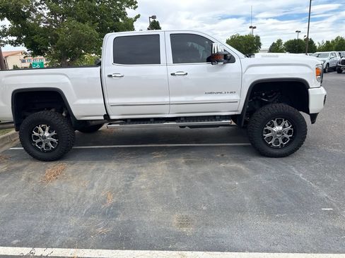 Used 2018 GMC Sierra 2500 Denali w/ Duramax Plus Package AWD/4WD image 3