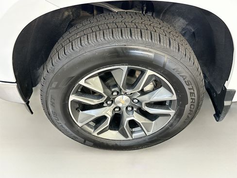 Used 2023 Chevrolet Silverado 1500 LT AWD/4WD image 11