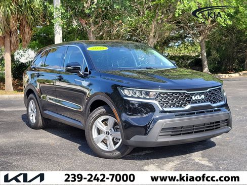 Used 2023 Kia Sorento LX FWD image 1