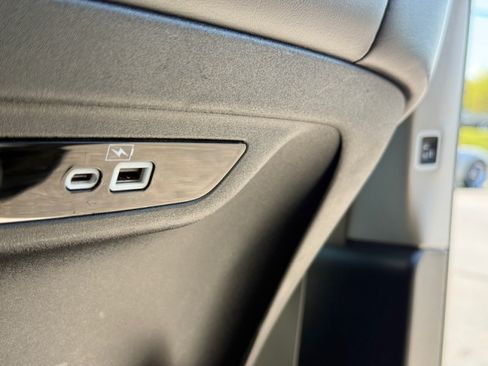 Used 2023 Chrysler Pacifica Touring-L FWD image 34