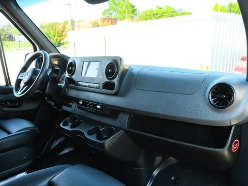 Used 2020 Mercedes-Benz Sprinter 2500 image 10