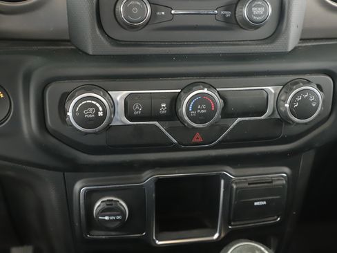 Certified 2020 Jeep Wrangler Sport image 19