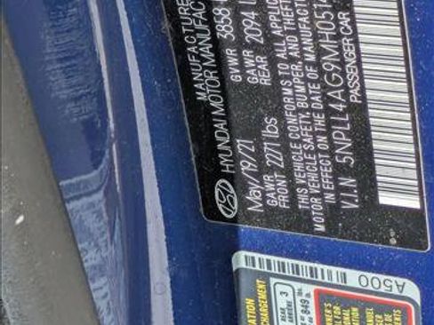 Used 2021 Hyundai Elantra SE FWD image 15
