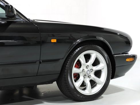 Used 1998 Jaguar XJ8 RWD image 39