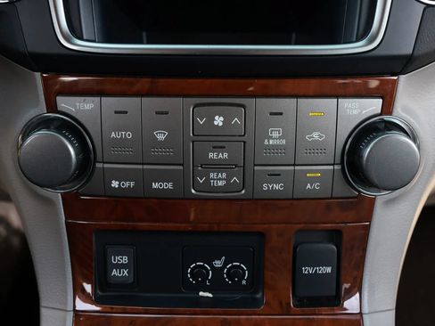 Used 2013 Toyota Highlander Limited AWD/4WD image 35