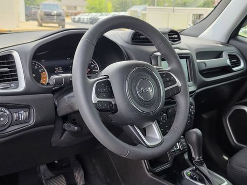 Used 2021 Jeep Renegade Latitude FWD image 23