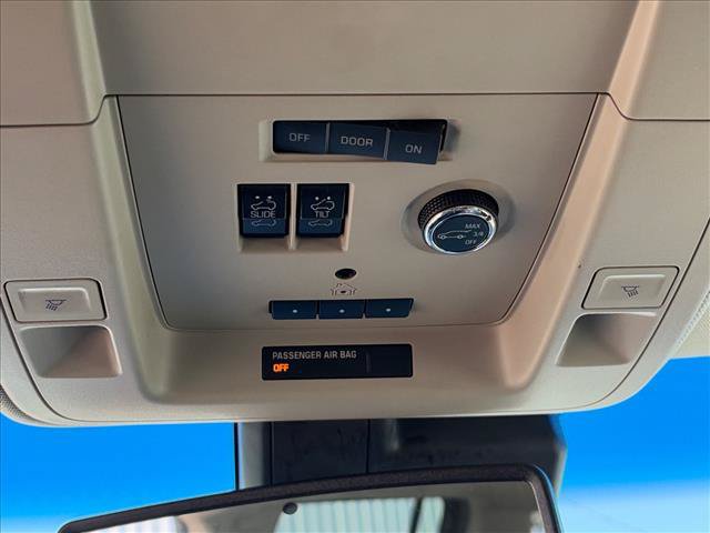 Used 2018 Chevrolet Suburban Premier AWD/4WD image 35
