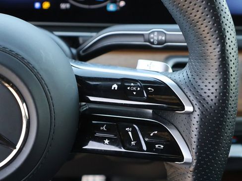 Used 2025 Mercedes-Benz GLS 450 4MATIC image 37