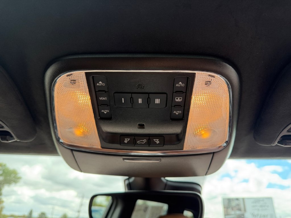 Used 2021 Jeep Grand Cherokee Summit AWD/4WD image 23