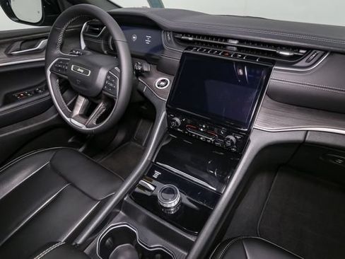 Used 2025 Jeep Grand Cherokee Limited AWD/4WD image 20