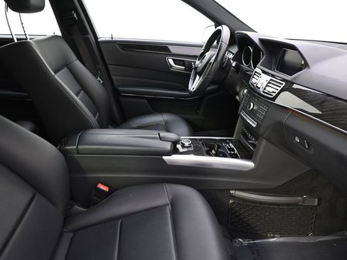 Used 2016 Mercedes-Benz E 350 4MATIC Sedan image 12