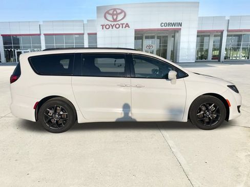 Used 2020 Chrysler Pacifica Touring-L Plus FWD image 6