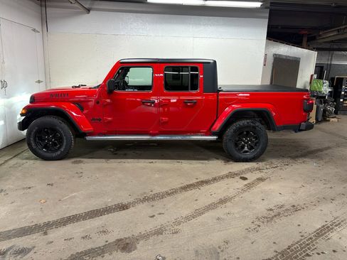 Used 2022 Jeep Gladiator Willys image 6