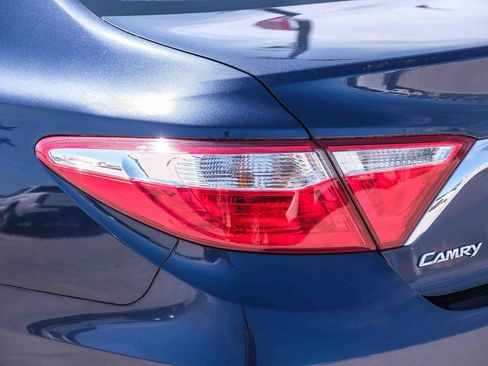 Used 2017 Toyota Camry XLE w/ Convenience Package FWD image 7