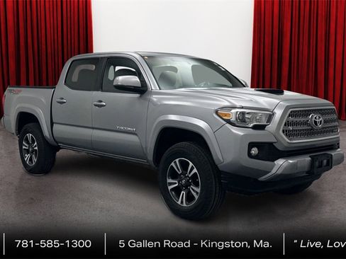 Used 2016 Toyota Tacoma TRD Sport image 3