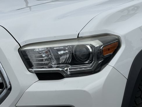 Used 2017 Toyota Tacoma TRD Off-Road w/ Tow Package (A/T) AWD/4WD image 6