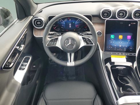 Used 2026 Mercedes-Benz GLC 300 4MATIC image 11