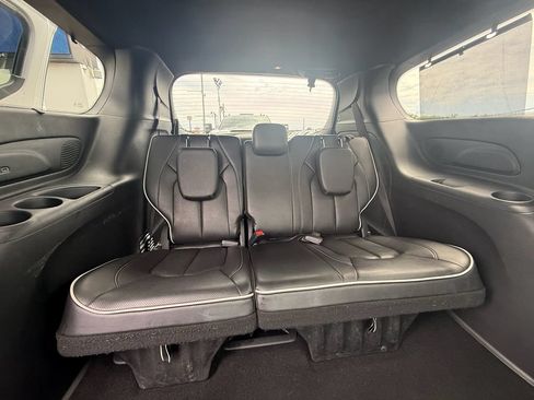 Used 2025 Chrysler Pacifica Limited FWD image 20