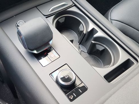 New 2025 Land Rover Discovery S image 19