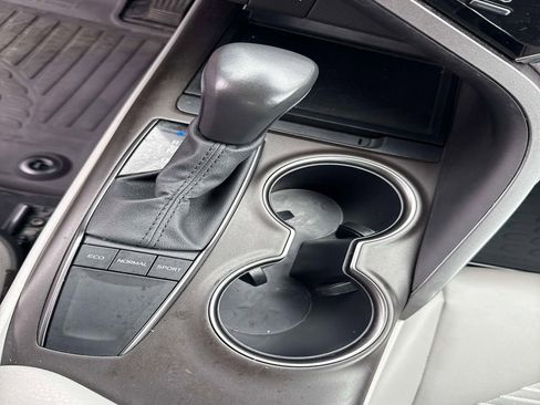 Used 2024 Toyota Camry SE image 33