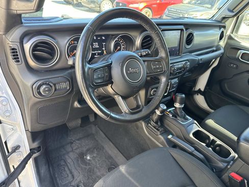 Used 2021 Jeep Gladiator Willys image 20