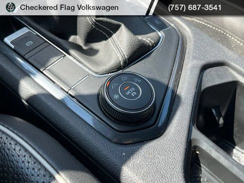 Used 2022 Volkswagen Tiguan SEL R-Line AWD/4WD image 46