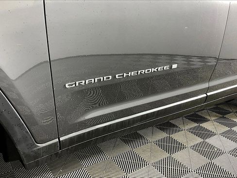 Used 2023 Jeep Grand Cherokee L Laredo AWD/4WD image 23