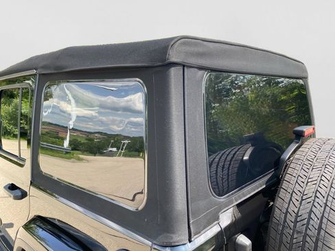 Used 2021 Jeep Wrangler Unlimited Sahara w/ Dual Top Group AWD/4WD image 34