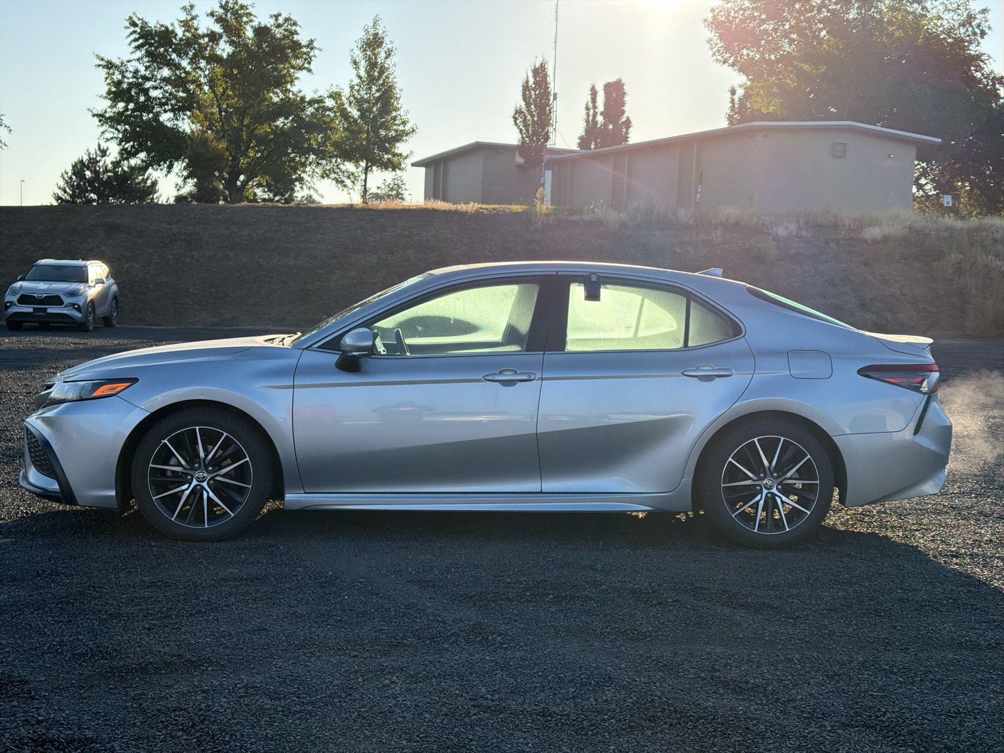 Used 2021 Toyota Camry SE w/ Cold Weather Package FWD image 7