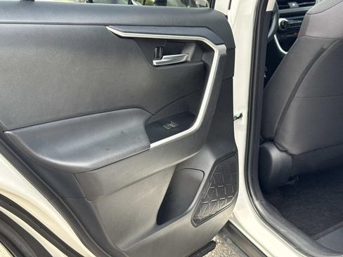Used 2024 Toyota RAV4 XLE w/ Convenience Package FWD image 12