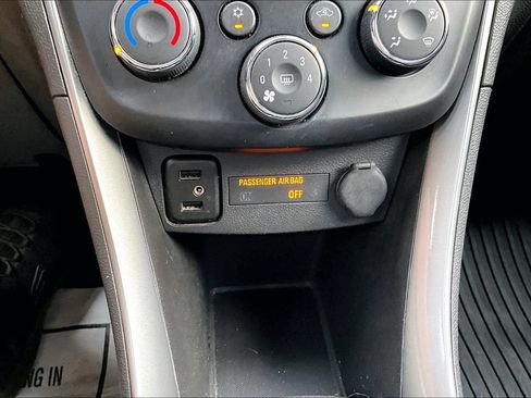Used 2018 Chevrolet Trax LT w/ LT Convenience Package AWD/4WD image 31