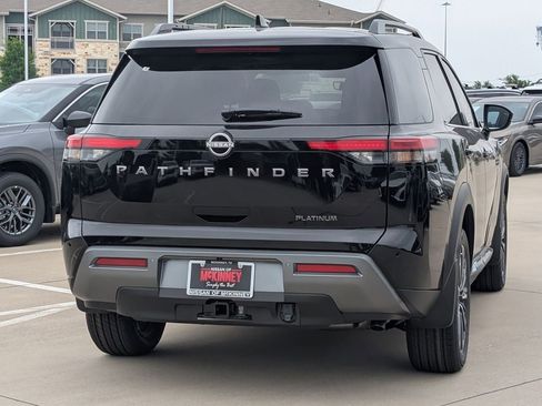 New 2026 Nissan Pathfinder Platinum FWD image 5
