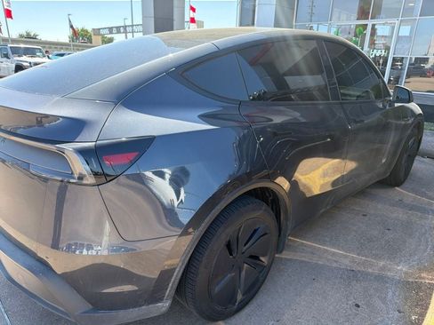 Used 2026 Tesla Model Y 2WD image 3
