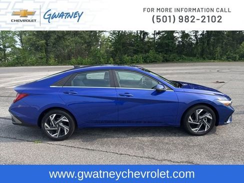 Used 2024 Hyundai Elantra Limited FWD image 4
