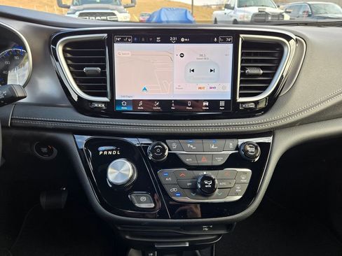 New 2026 Chrysler Pacifica Select AWD/4WD image 18