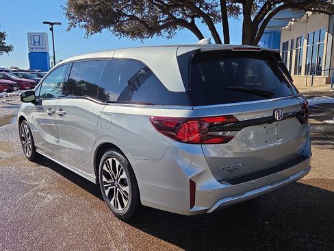 New 2026 Honda Odyssey Elite image 2