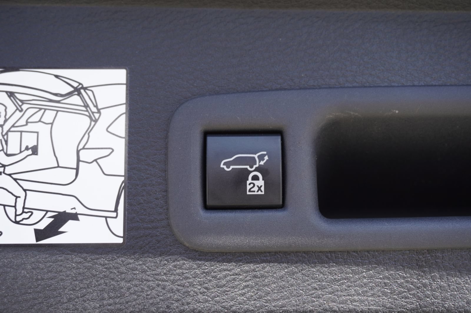 Certified 2023 Toyota Sienna XLE FWD image 10