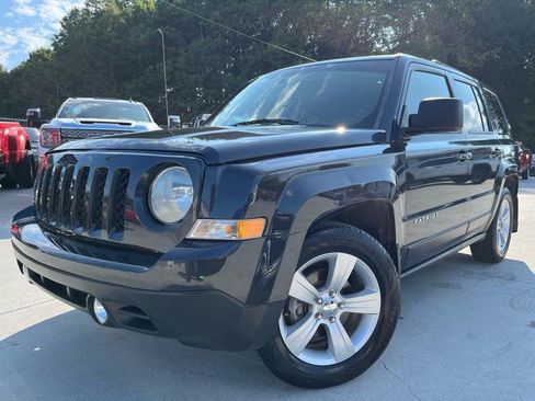 Used 2014 Jeep Patriot Latitude FWD image 3
