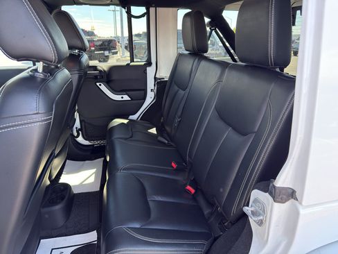 Used 2014 Jeep Wrangler Unlimited Sahara AWD/4WD image 10