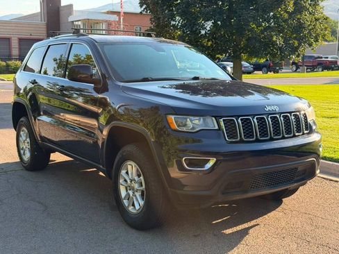 Used 2018 Jeep Grand Cherokee Laredo AWD/4WD image 6