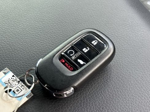 Used 2025 Honda Pilot TrailSport image 28